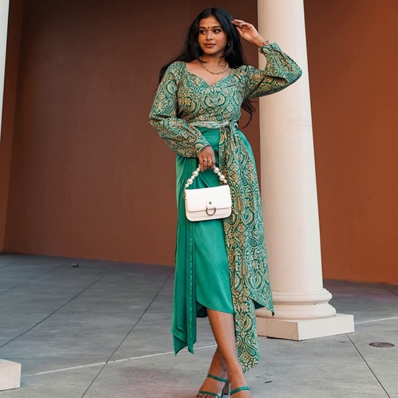 NWT Amazon Drop Printed Sweetheart Surplice Top w/Ties by Sruthi Jayadevan ✨ - Picture 3 of 10